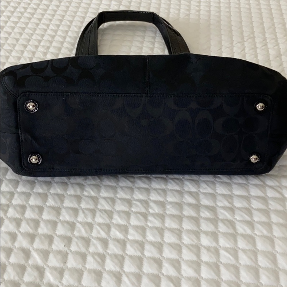 Coach classic black handbag - Picture 3 of 11
